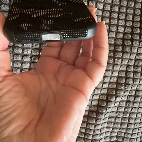 2/$10 iPhone 13Pro Case - Picture 4 of 4